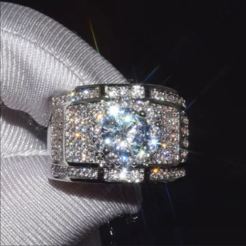 New Luxury 925 Silver Diamond Ring - Picture 6 of 6